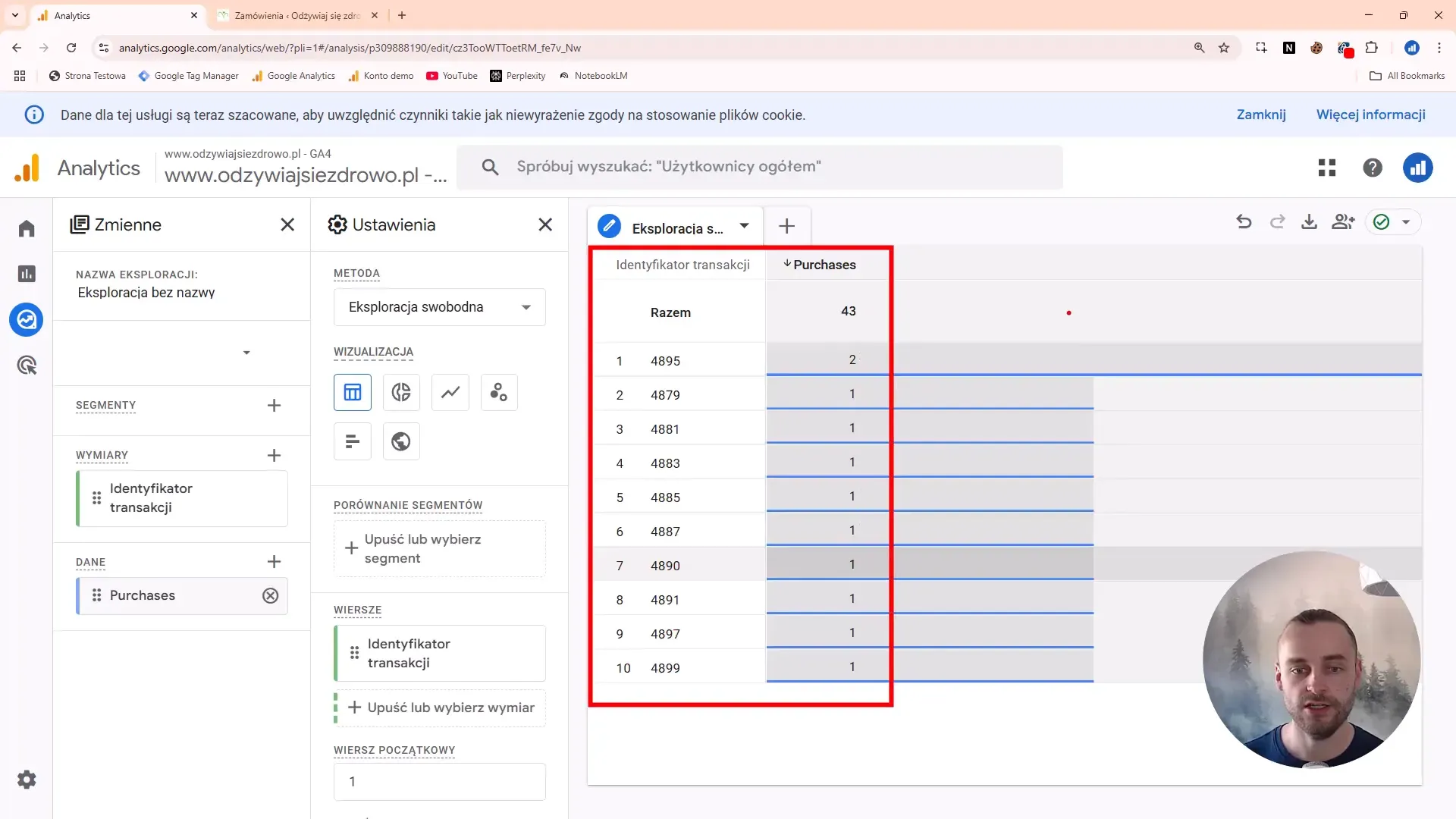 Zrzut ekranu przedstawiający zakupy wraz z identyfikatorami transakcji w Google Analytics