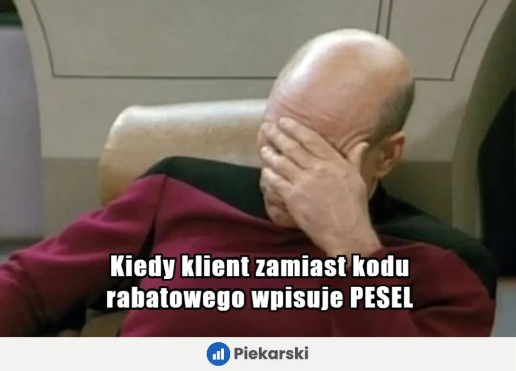 Mem Facepalm: klient wpisuje PESEL zamiast kodu rabatowego. Przykład błędów UX psujących analitykę. Wymaga wdrożenia śledzenia błędów formularzy w GTM, by diagnozować przyczyny utraty konwersji.